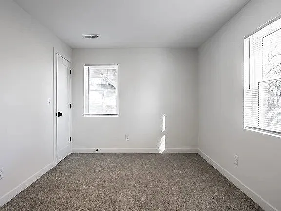 849 N Oakland Ave — Photo 35