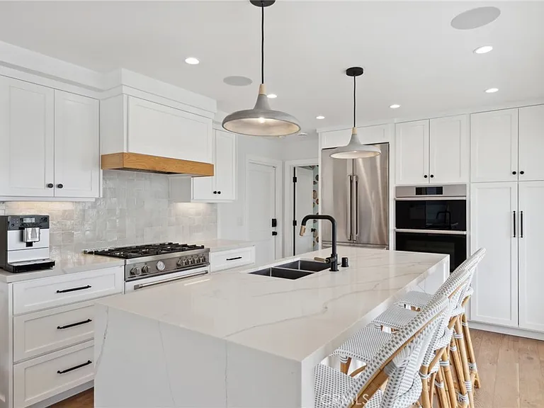 300 Coral Ave — Photo 7