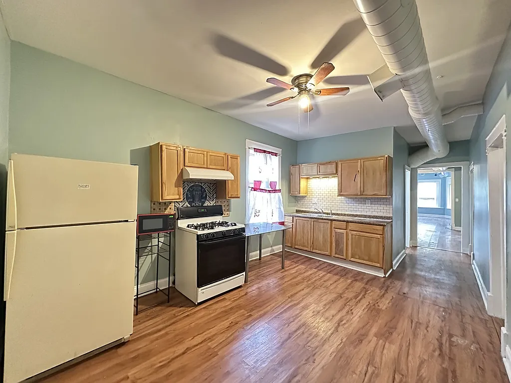 Attractive 3 Bed, 1 Bath at Chicago + Christiana (Humboldt Park) — Photo 2