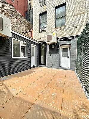 1st image of 112 E 40th St #1D