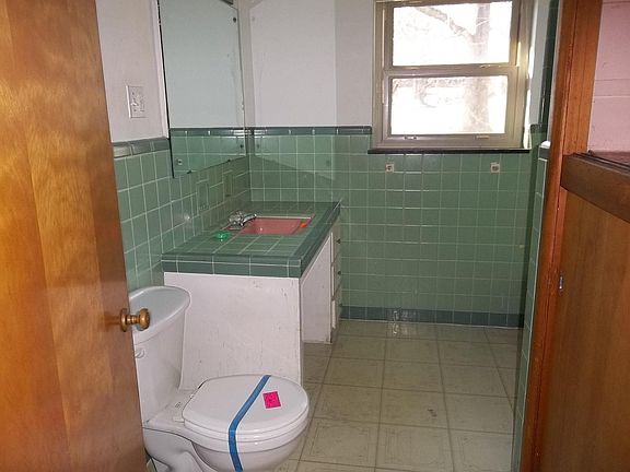 5th image of 2722 Lindale Ave