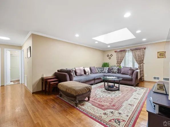 49 Kensington Ave, Old Bridge, NJ 08857