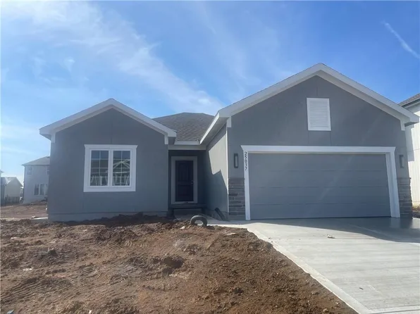 24953 W 150th St, Olathe, KS 66061