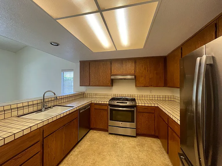346 Oliver Rd — Photo 5