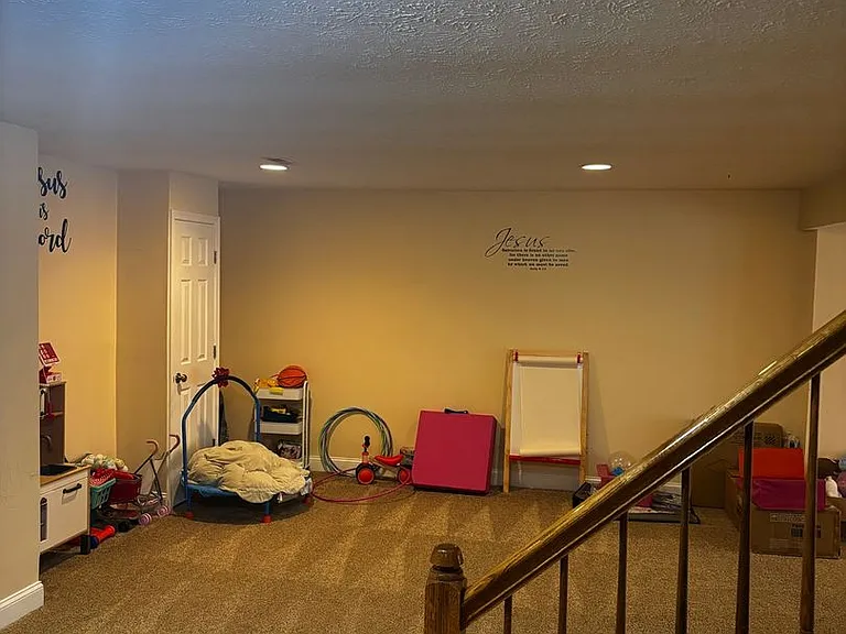 420 Patriots Way — Photo 10