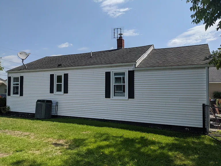 304 N River Rd — Photo 11