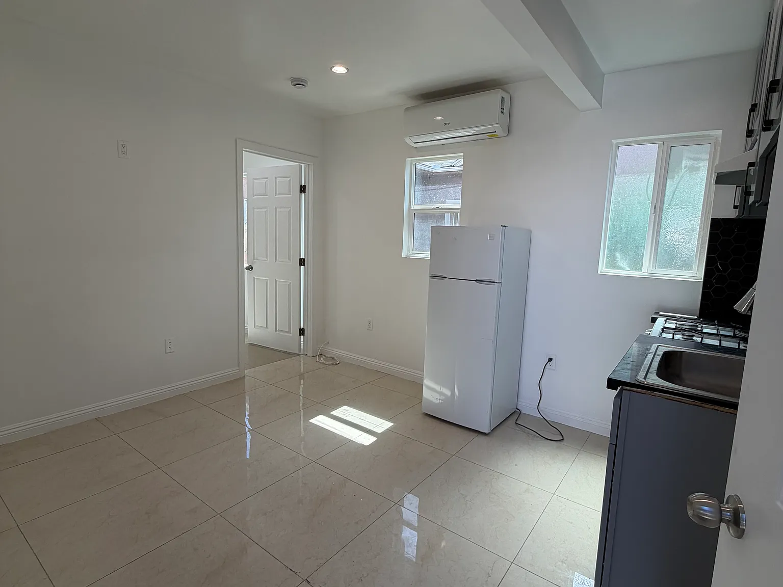 1 bed, 400 sqft, $1,700 — Photo 2