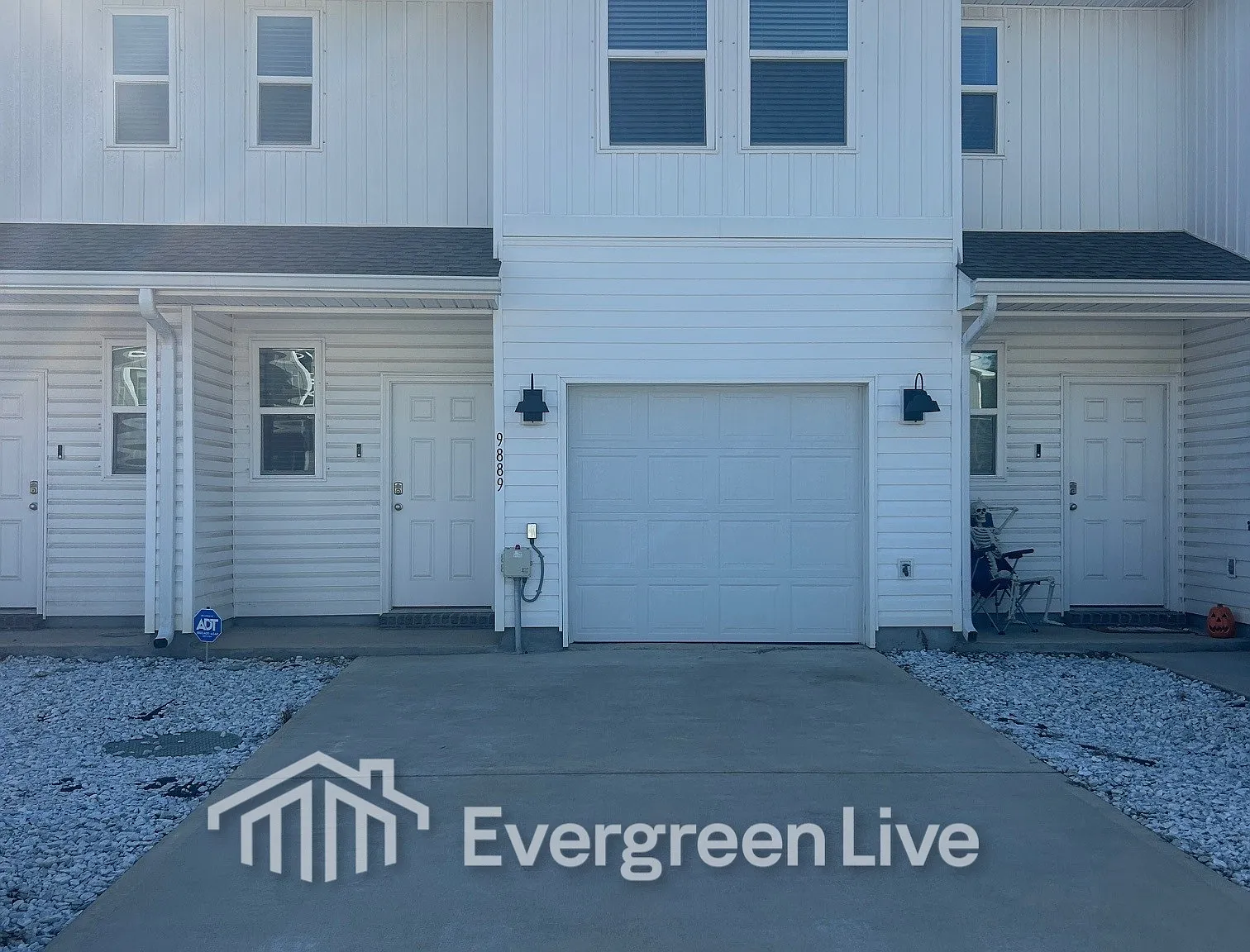 3 bed, 2.5 bath, 1516 sqft, $1,545 — Photo 1
