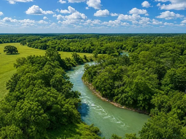 (undisclosed Address), Luling, TX 78648