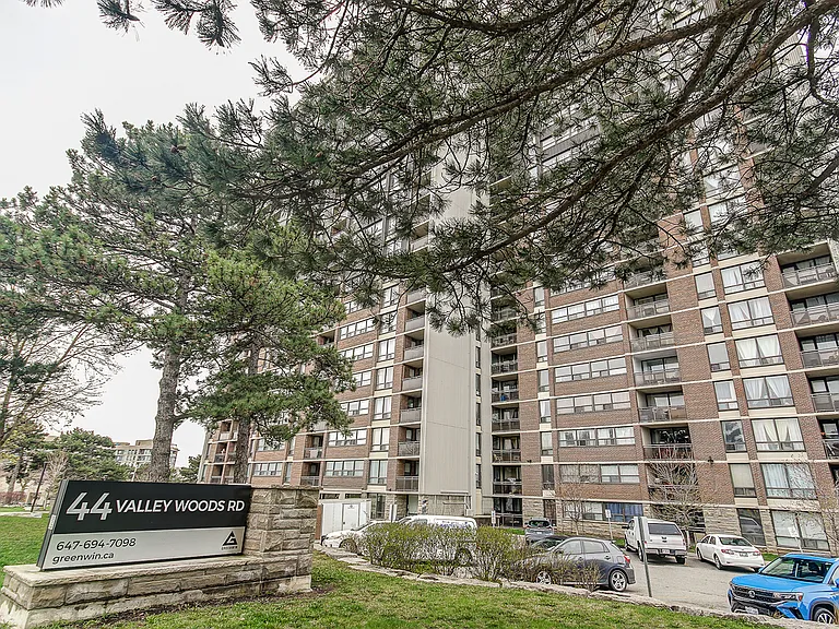 44 Valley Woods Rd — Photo 3
