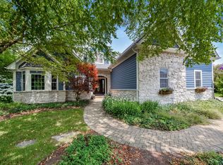 47 Marsh Ln, Batavia, IL 60510