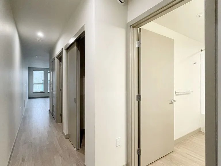 Lexington Apartments — Photo 37