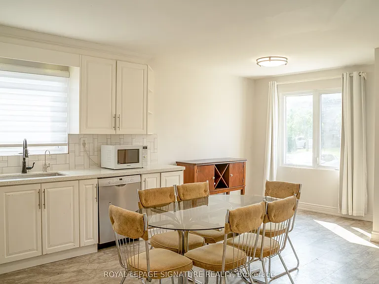 42 Kingsview Blvd — Photo 5