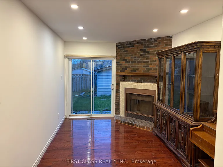 157 Galbraith Cres #MAIN 2ND FLOOR — Photo 9