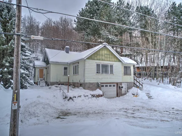 21108 Royce Rd, Hancock, MI 49930