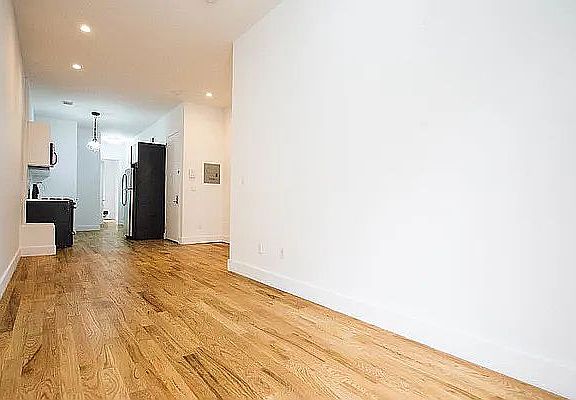5th image of 379 Menahan St #1L