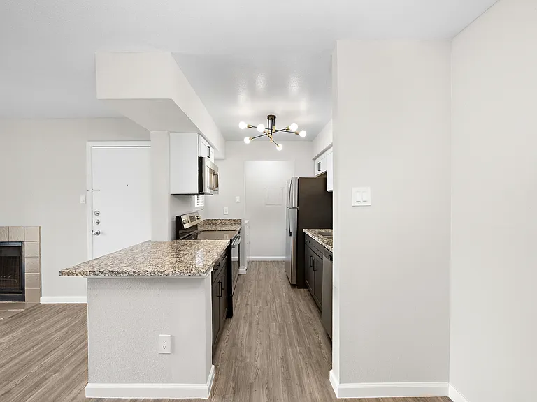 6Ten at Med Center Apartments — Photo 20