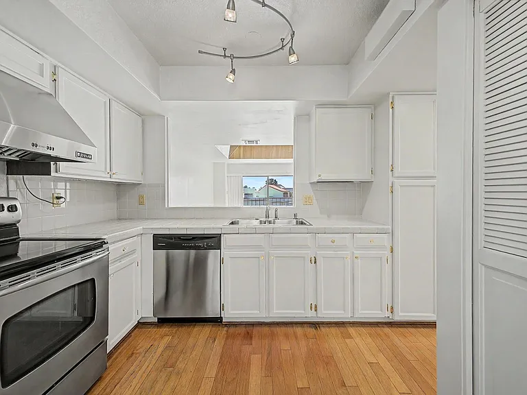 5736 N 25th St — Photo 5