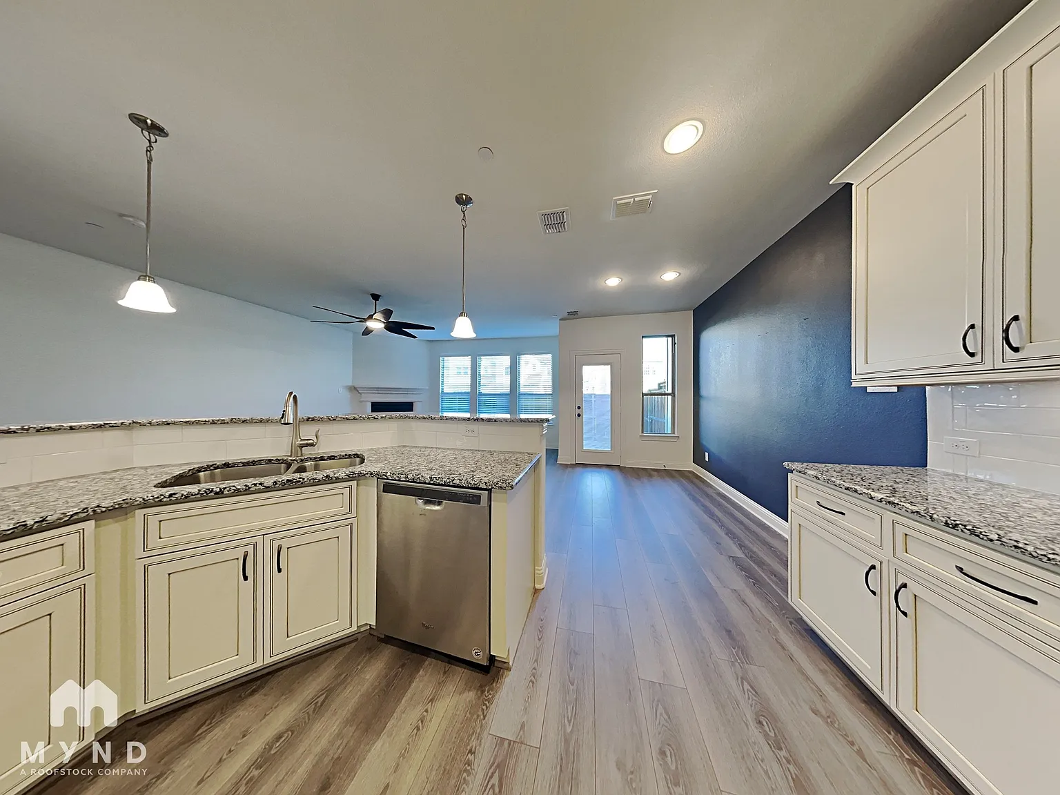 3 bed, 2.5 bath, 1816 sqft, $2,995 — Photo 3