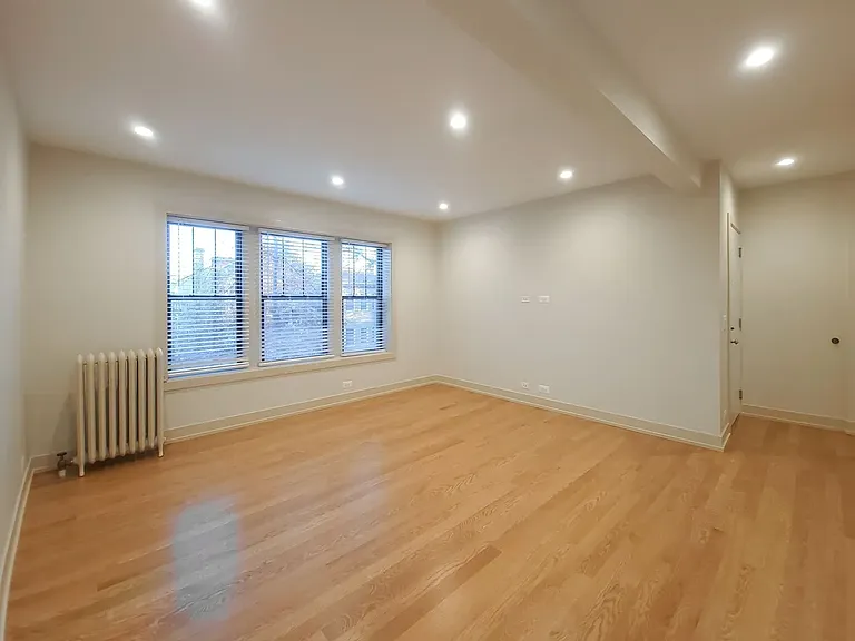 2257 W Argyle St #1 — Photo 2