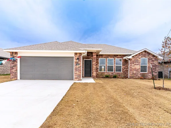208 S 25th St, Collinsville, OK 74021