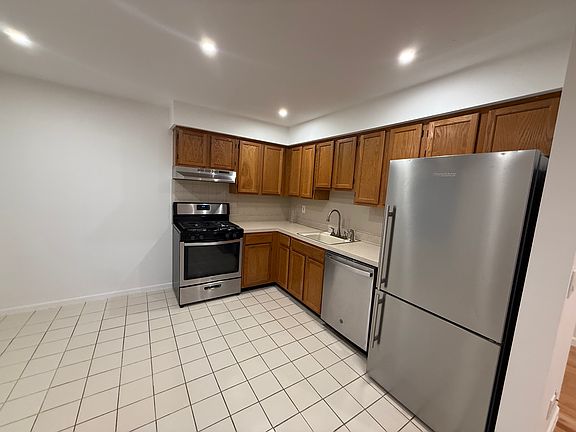 2nd image of 700 Schuyler Ave APT E14
