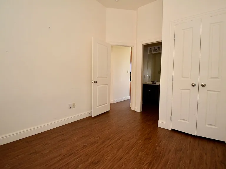 901-929 S Barnett Springs St — Photo 11