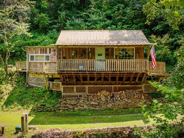 2453 Waters Edge Rd, Duffield, VA 24244