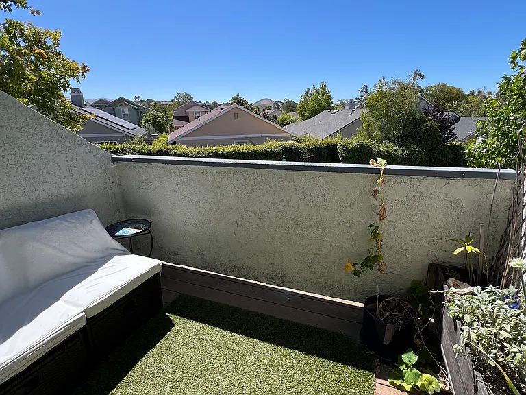 1035 Southwood Dr #J — Photo 25