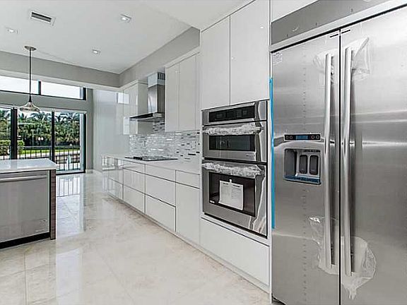 4th image of 10671 NE Quaybridge Ct