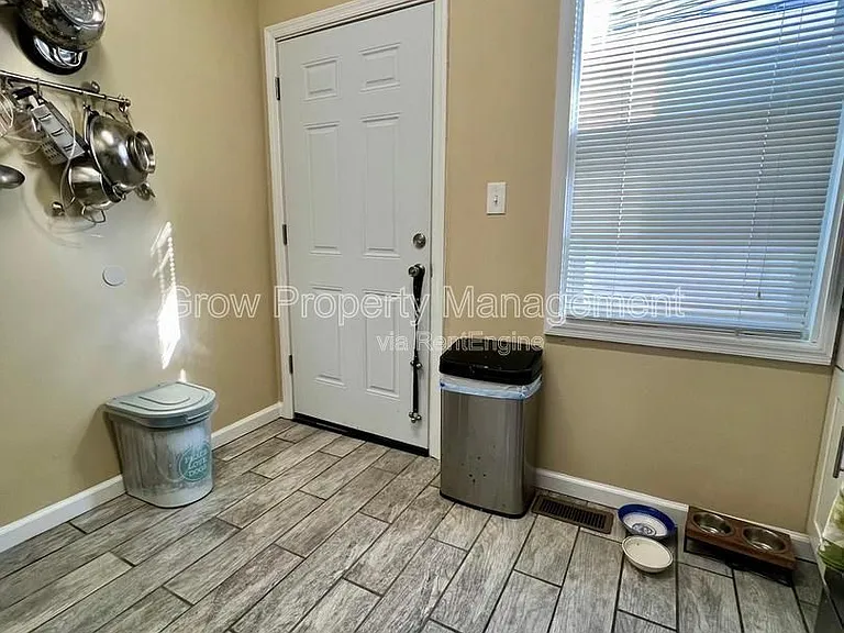 2441 S Philip St — Photo 16