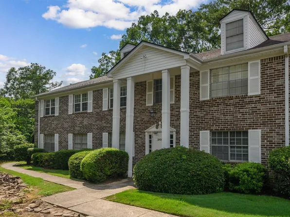 2100 Montreat Ln APT B, Vestavia Hills, AL 35216