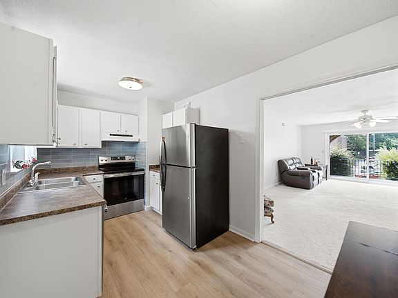 2nd image of 5516 Lakeshore Dr APT 208
