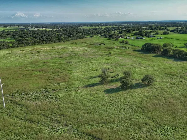 3 Redbird Ln, Bowie, TX 76230