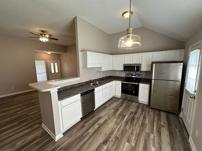 3812 Clarion Dr — Photo 7
