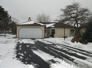 211 Fir Ct, Streamwood, IL