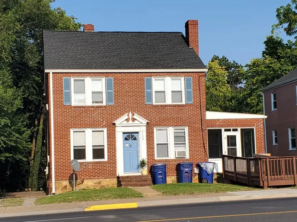 1127 N Royal Ave, Front Royal, VA 22630