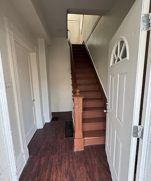 1044 Rosemont Ave — Photo 2