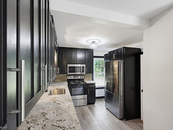 4th image of 3477 Kinsley Dr NE