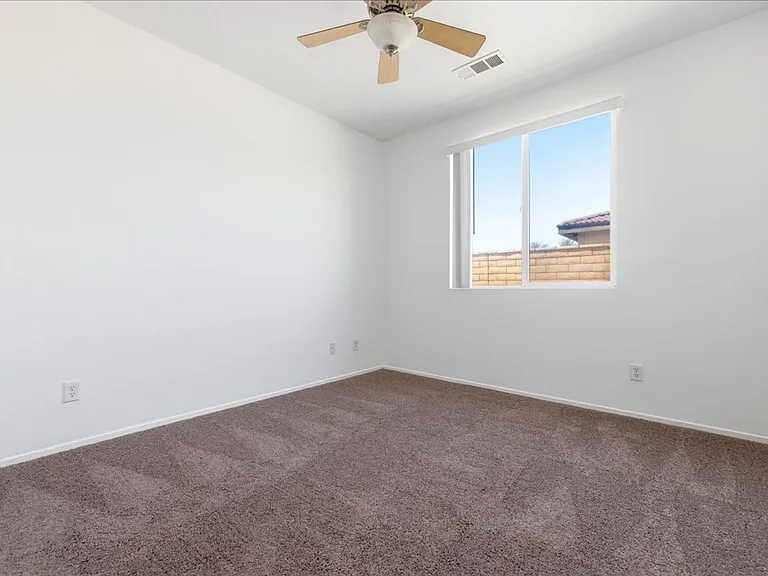 37771 Guildford St — Photo 23
