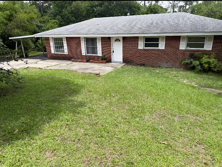 3015 Thomas Ln — Photo 2