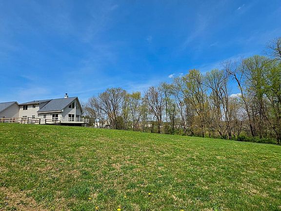 3rd image of 6262 Thoman Dr