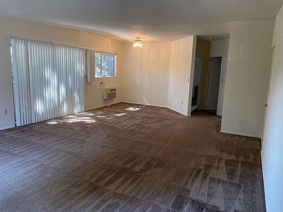 3rd image of 6550 Whitsett Ave APT 4