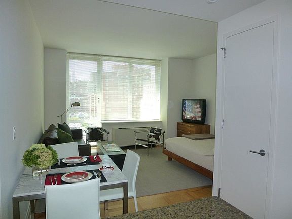 5th image of 1510 Lexington Ave APT 15U