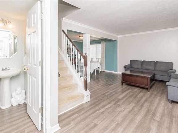 3rd image of 749 Lakefield Dr