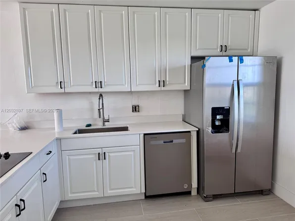 575 Oaks Ln APT 1008, Pompano Beach, FL 33069