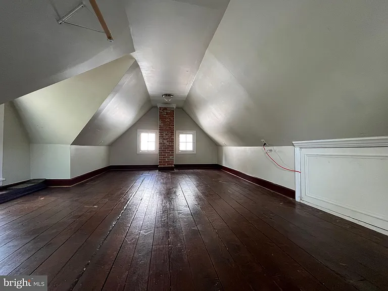 206 N Mill St — Photo 11
