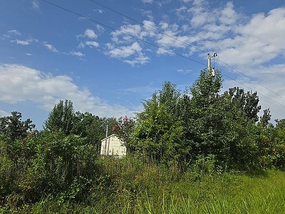 2nd image of 174 Pond Field Rd