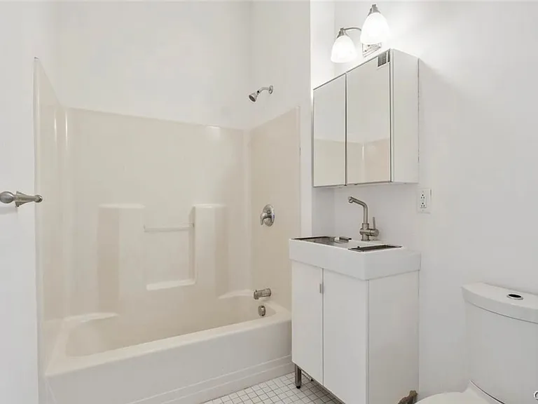 621 Otisco St — Photo 16