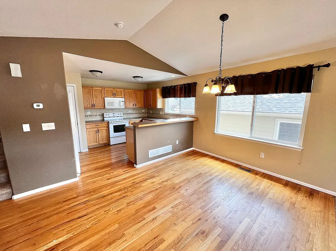 4 bed, 2.5 bath, 2234 sqft, $2,795 — Photo 4